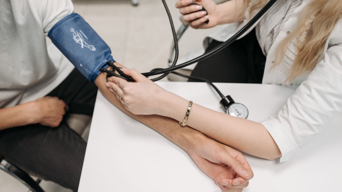 Afericao da pressao arterial em consultorio